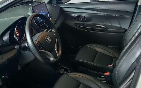 Toyota Yaris XP150 рестайлинг, 2022 год, 1 220 000 рублей, 6 фотография