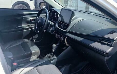 Toyota Yaris XP150 рестайлинг, 2022 год, 1 220 000 рублей, 7 фотография