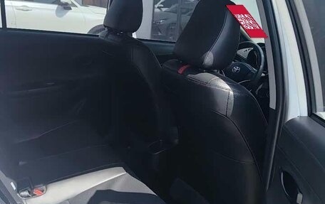 Toyota Yaris XP150 рестайлинг, 2022 год, 1 220 000 рублей, 10 фотография