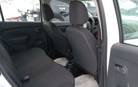Renault Logan II, 2019 год, 652 000 рублей, 11 фотография