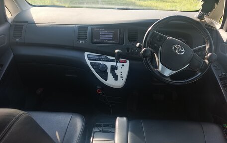 Toyota ISis I, 2014 год, 1 450 000 рублей, 6 фотография