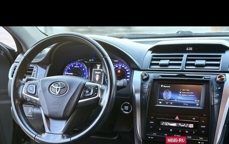 Toyota Camry, 2017 год, 1 690 000 рублей, 4 фотография