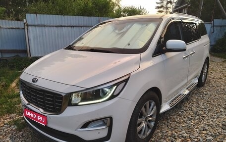 KIA Carnival III, 2018 год, 2 650 000 рублей, 1 фотография