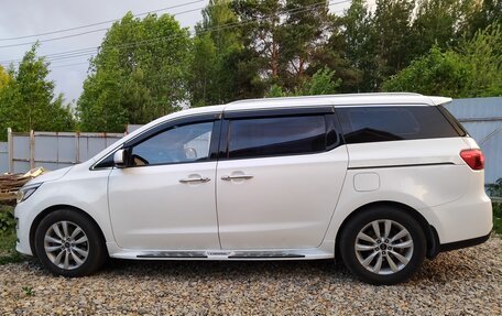 KIA Carnival III, 2018 год, 2 650 000 рублей, 2 фотография