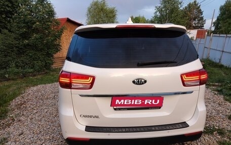 KIA Carnival III, 2018 год, 2 650 000 рублей, 3 фотография