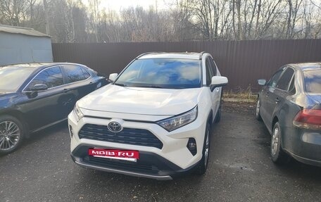 Toyota RAV4, 2020 год, 3 100 000 рублей, 2 фотография