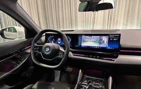 BMW 5 серия, 2023 год, 5 700 000 рублей, 17 фотография