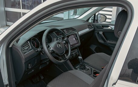Volkswagen Tiguan II, 2019 год, 2 235 000 рублей, 13 фотография