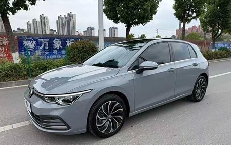 Volkswagen Golf VIII, 2023 год, 1 980 000 рублей, 2 фотография