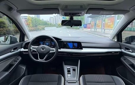 Volkswagen Golf VIII, 2023 год, 1 980 000 рублей, 7 фотография
