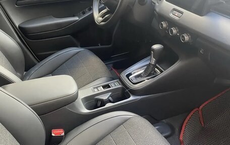 Honda Vezel, 2024 год, 3 250 000 рублей, 5 фотография