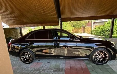 Mercedes-Benz E-Класс, 2019 год, 2 300 000 рублей, 4 фотография