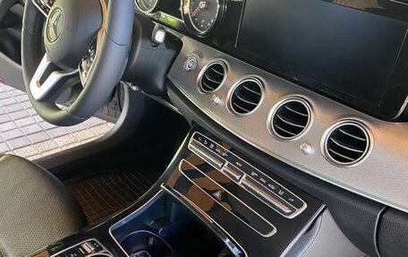Mercedes-Benz E-Класс, 2019 год, 2 300 000 рублей, 7 фотография