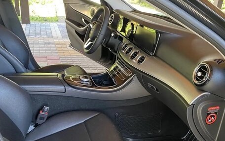 Mercedes-Benz E-Класс, 2019 год, 2 300 000 рублей, 5 фотография