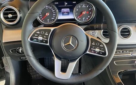 Mercedes-Benz E-Класс, 2019 год, 2 300 000 рублей, 8 фотография