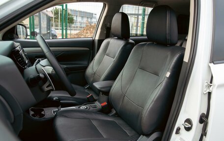 Mitsubishi Outlander III рестайлинг 3, 2014 год, 1 295 000 рублей, 11 фотография