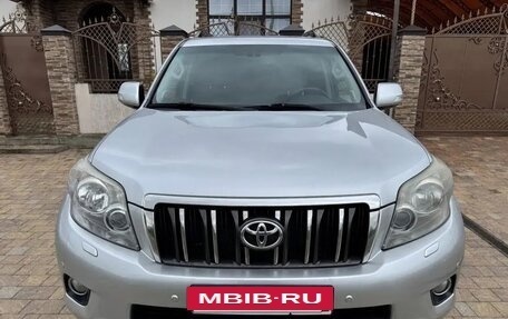 Toyota Land Cruiser Prado 150 рестайлинг 2, 2013 год, 3 100 000 рублей, 2 фотография