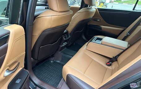 Lexus ES VII, 2019 год, 3 690 000 рублей, 16 фотография