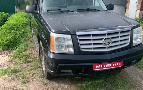 Cadillac Escalade II, 2004 год, 900 000 рублей, 1 фотография