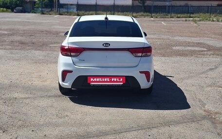 KIA Rio IV, 2018 год, 725 000 рублей, 3 фотография