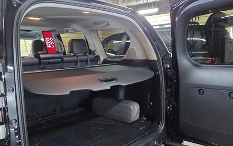 Toyota Land Cruiser Prado 150 рестайлинг 2, 2021 год, 6 100 000 рублей, 10 фотография