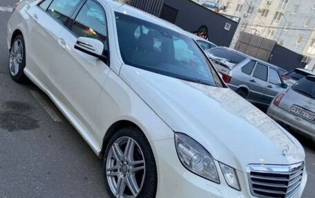 Mercedes-Benz E-Класс, 2010 год, 1 580 000 рублей, 3 фотография