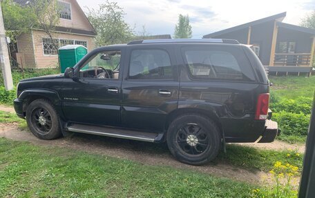 Cadillac Escalade II, 2004 год, 900 000 рублей, 2 фотография