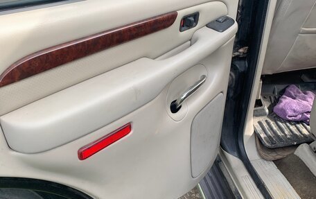 Cadillac Escalade II, 2004 год, 900 000 рублей, 7 фотография