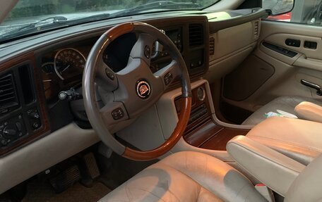 Cadillac Escalade II, 2004 год, 900 000 рублей, 18 фотография