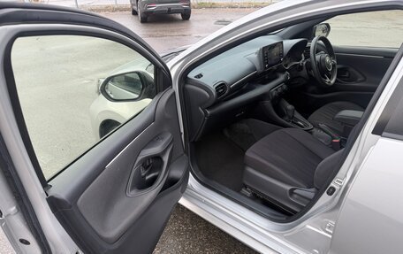 Toyota Yaris, 2020 год, 1 250 000 рублей, 12 фотография
