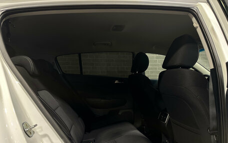 KIA Sportage IV рестайлинг, 2018 год, 1 999 000 рублей, 10 фотография