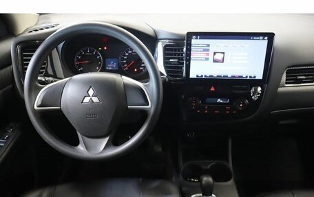 Mitsubishi Outlander III рестайлинг 3, 2014 год, 1 433 000 рублей, 8 фотография