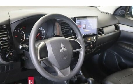 Mitsubishi Outlander III рестайлинг 3, 2014 год, 1 433 000 рублей, 6 фотография