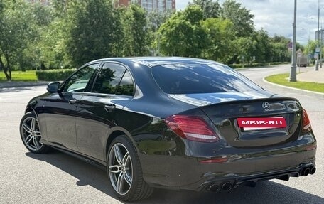 Mercedes-Benz E-Класс, 2018 год, 2 900 000 рублей, 3 фотография