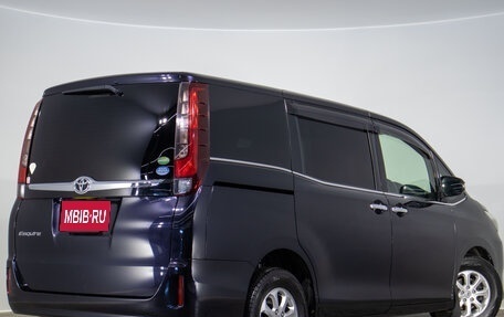 Toyota Esquire I, 2015 год, 2 579 000 рублей, 5 фотография