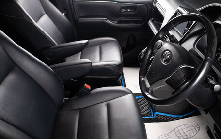 Toyota Esquire I, 2015 год, 2 579 000 рублей, 16 фотография