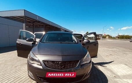 Opel Astra J, 2010 год, 585 000 рублей, 2 фотография