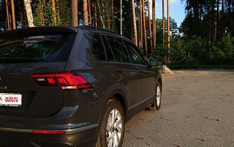 Volkswagen Tiguan II, 2021 год, 3 020 000 рублей, 3 фотография