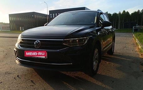 Volkswagen Tiguan II, 2021 год, 3 020 000 рублей, 2 фотография