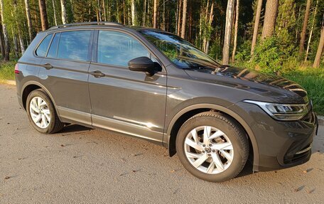 Volkswagen Tiguan II, 2021 год, 3 020 000 рублей, 9 фотография