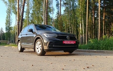 Volkswagen Tiguan II, 2021 год, 3 020 000 рублей, 7 фотография