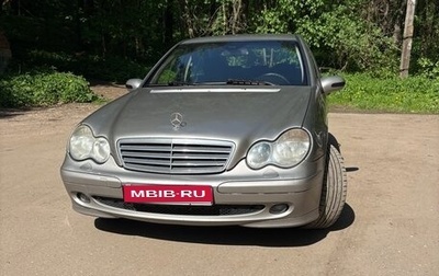 Mercedes-Benz C-Класс, 2004 год, 600 000 рублей, 1 фотография