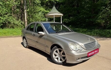 Mercedes-Benz C-Класс, 2004 год, 600 000 рублей, 8 фотография