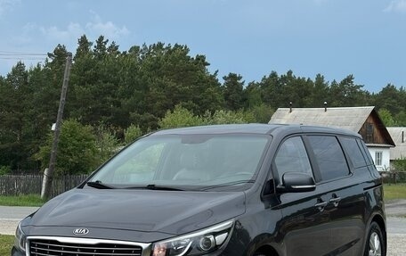 KIA Carnival III, 2018 год, 2 400 000 рублей, 1 фотография