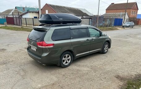 Toyota Sienna III, 2010 год, 2 100 000 рублей, 3 фотография
