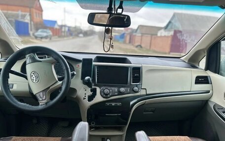 Toyota Sienna III, 2010 год, 2 100 000 рублей, 5 фотография