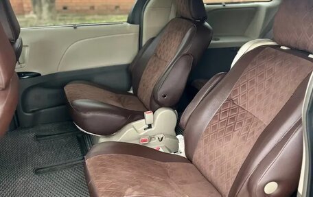 Toyota Sienna III, 2010 год, 2 100 000 рублей, 7 фотография