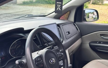 KIA Carnival III, 2018 год, 2 400 000 рублей, 8 фотография
