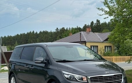 KIA Carnival III, 2018 год, 2 400 000 рублей, 3 фотография
