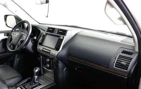 Toyota Land Cruiser Prado 150 рестайлинг 2, 2017 год, 4 999 000 рублей, 11 фотография